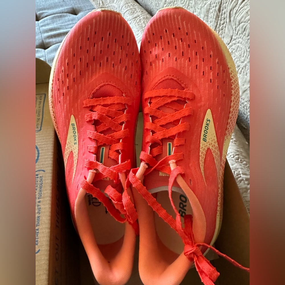 Brooks Women's Hyperion Tempo Road Running Shoe